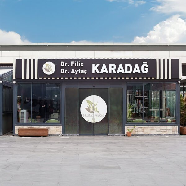 Dr. Aytaç Karadağ Kliniği Dışarıdan Görünüm